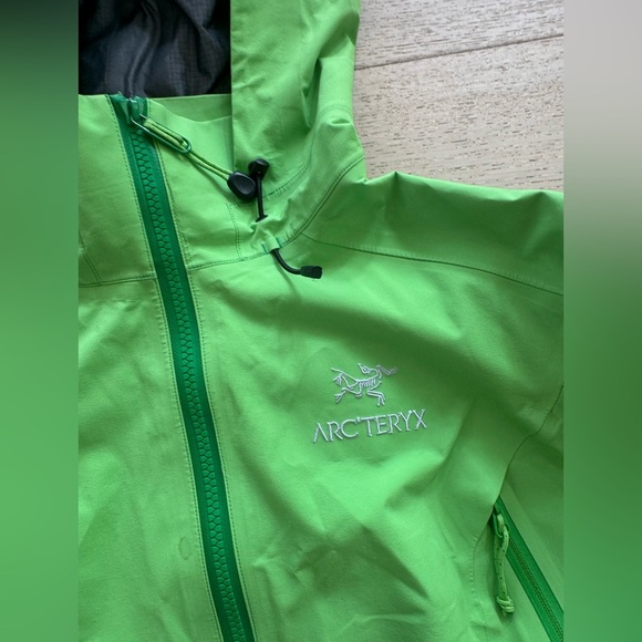 Arcteryx Beta AR in Rare Color | Goretex PRO | women’s L - Picture 5 of 13